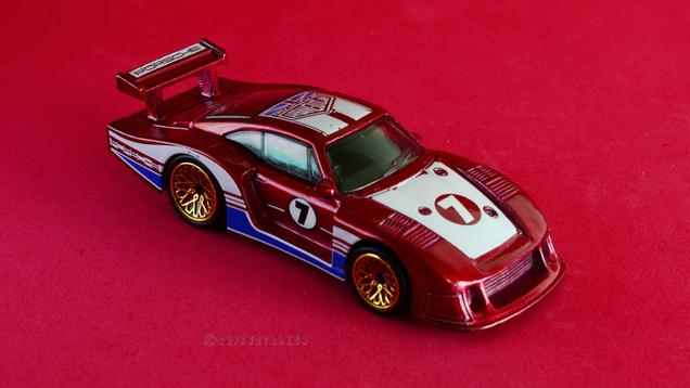 Illustration for article titled Rennsport Reunion: 1/64 Hot Wheels Car Culture Track Day Porsche 935/78